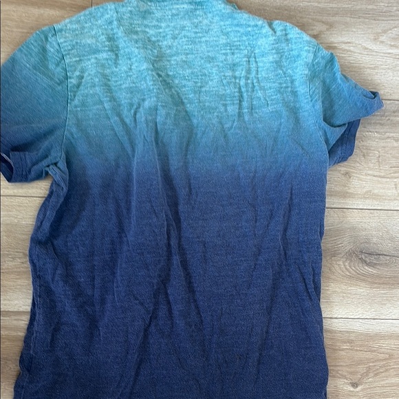 Hollister Blue Short Sleeve Tee Gradient Design - Picture 6 of 6